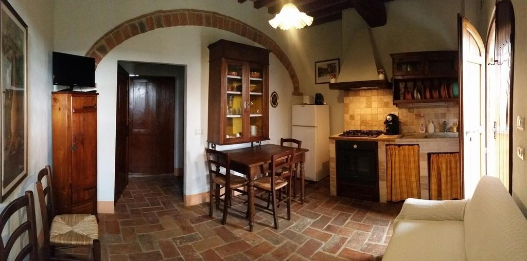Agriturismo Podere Alberese Asciano Habitación foto