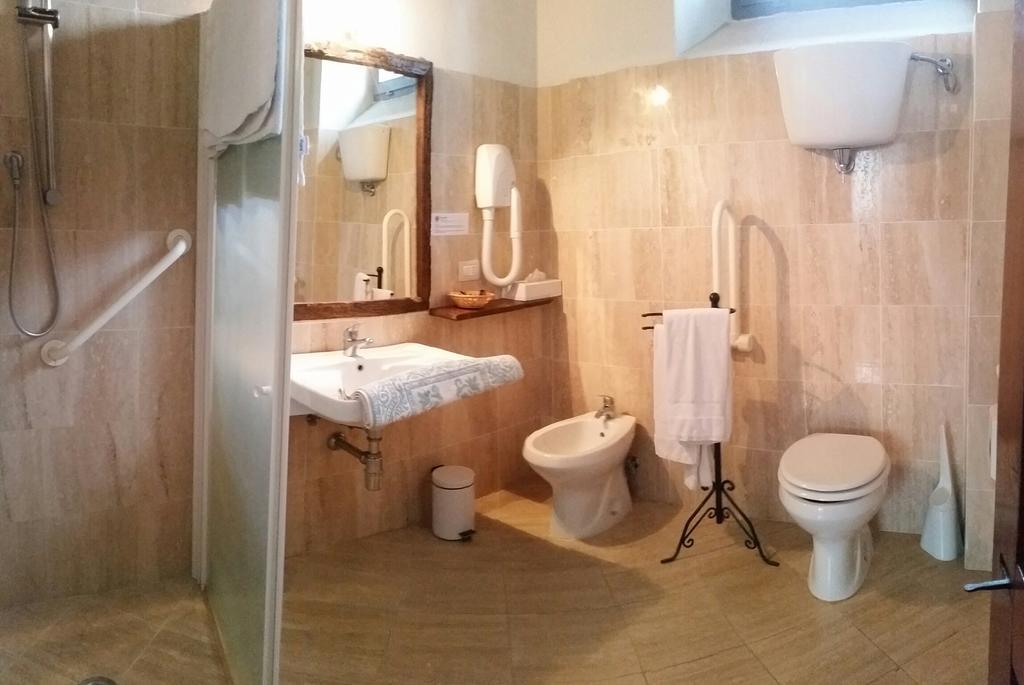 Agriturismo Podere Alberese Asciano Habitación foto