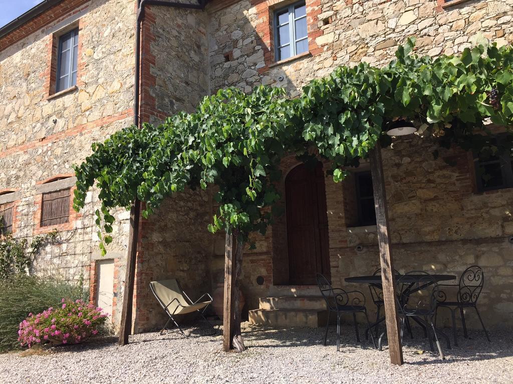 Agriturismo Podere Alberese Asciano Habitación foto